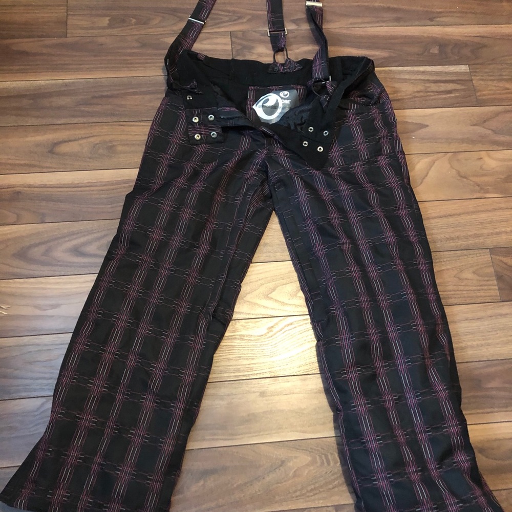 Snowboarding pants